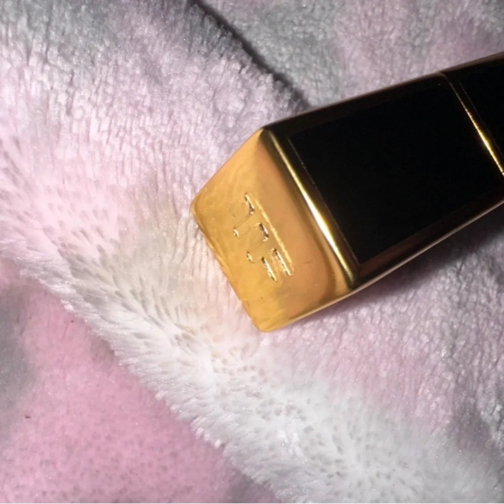 Nude Pink Satin Lipstick travel Make OfFER